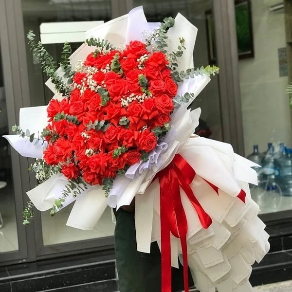 Chi tiết cách cắm hoa hồng bằng mút xốp bắt mắt và dễ thực hiện