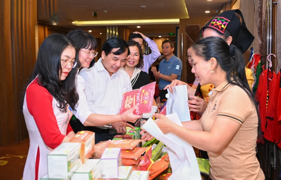 Đề xuất 6 giải pháp bảo tồn, phát huy giá trị văn hoá truyền thống của các dân tộc thiểu số gắn với phát triển du lịch, dịch vụ trên địa bàn tỉnh Nghệ An