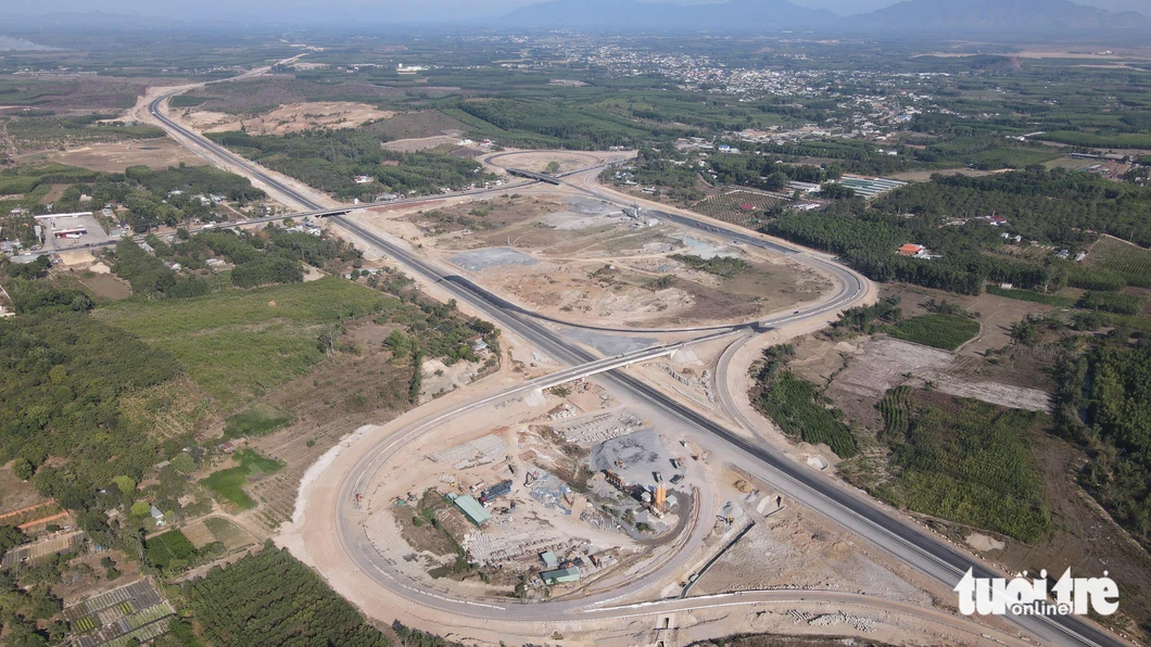 MÁCH BẠN KHI ĐI VÀO CAO TỐC PHAN THIẾT - DẦU GIÂY - Công ty Cổ phần Tập đoàn Đầu tư Địa ốc No Va (Mã CK: NVL)