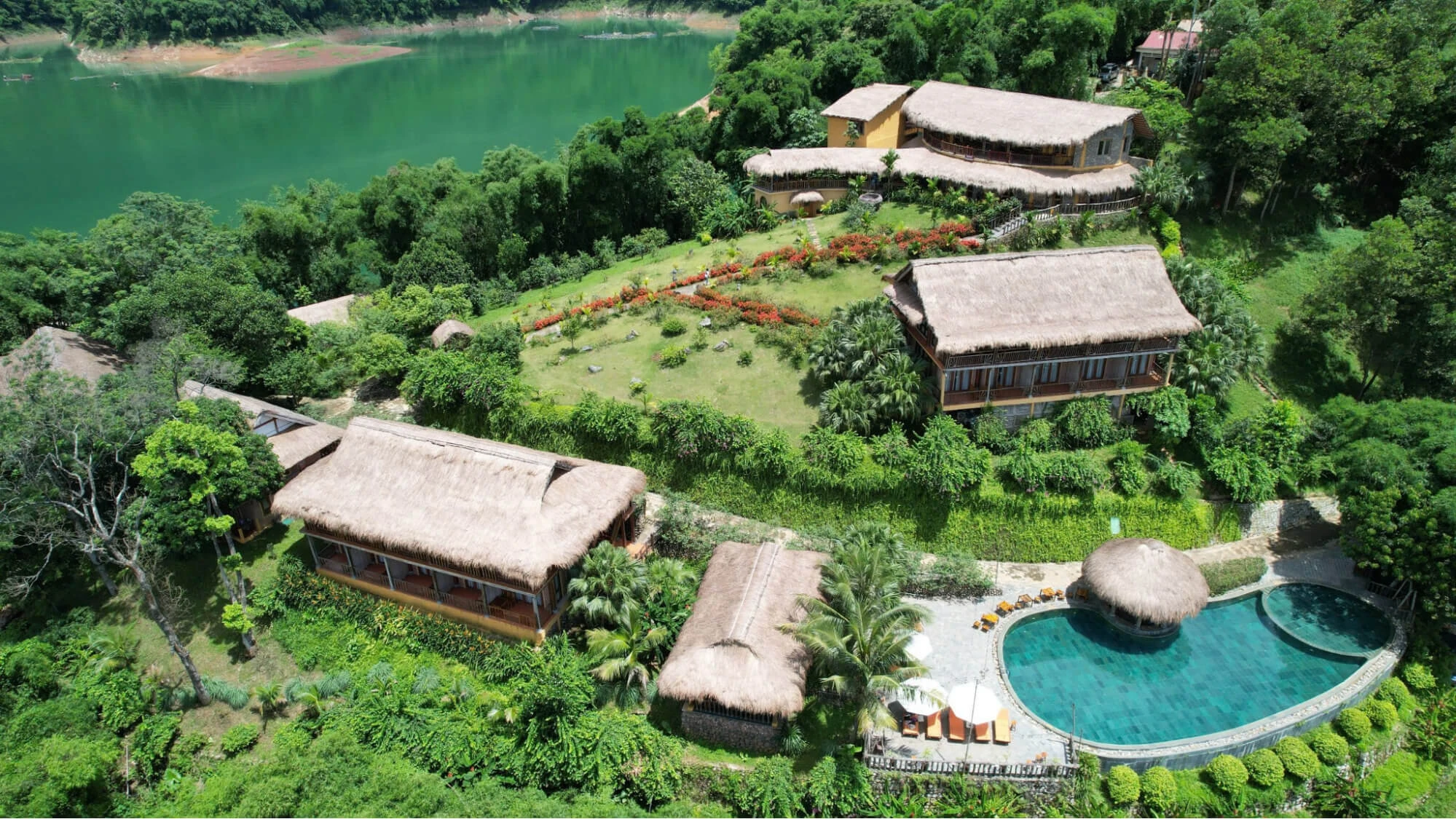 Khám phá Thung Nai Hòa Bình: Viên ngọc xanh giữa lòng sông Đà