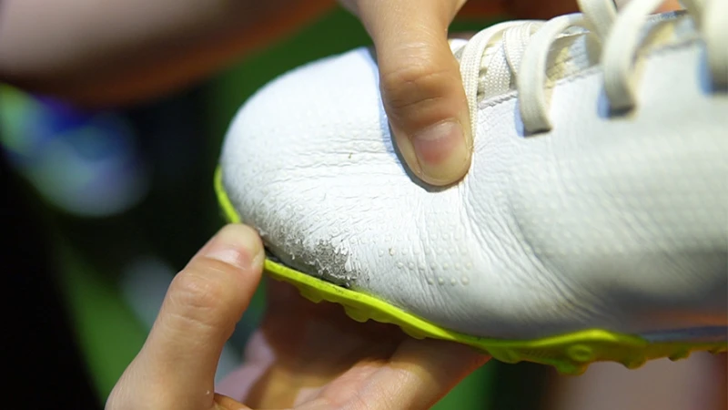 Gợi ý 3 cách dán đế giày thể thao chắc chắn và bền đẹp