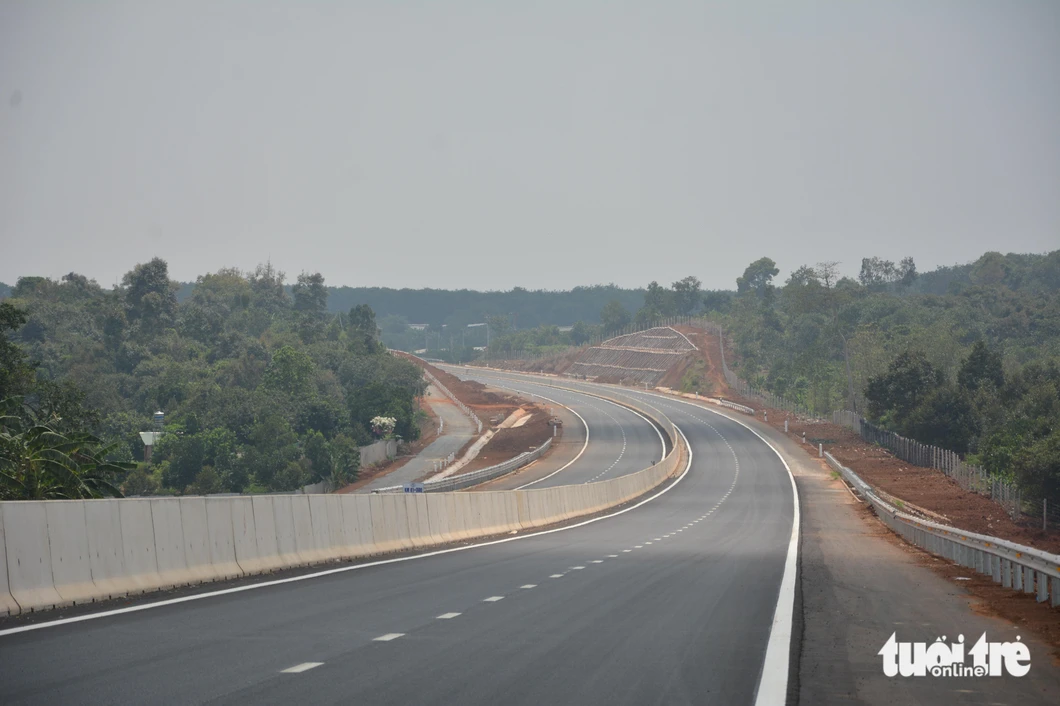 MÁCH BẠN KHI ĐI VÀO CAO TỐC PHAN THIẾT - DẦU GIÂY - Công ty Cổ phần Tập đoàn Đầu tư Địa ốc No Va (Mã CK: NVL)