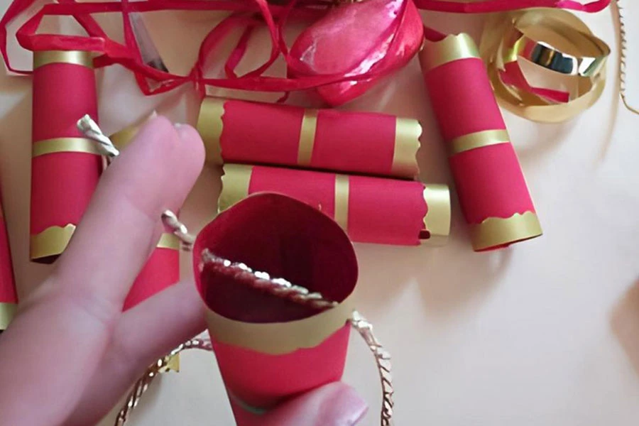 Mách Bạn Cách Làm Pháo Hoa Bằng Giấy Đơn Giản Nhất