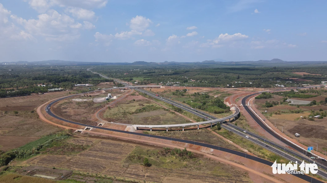 MÁCH BẠN KHI ĐI VÀO CAO TỐC PHAN THIẾT - DẦU GIÂY - Công ty Cổ phần Tập đoàn Đầu tư Địa ốc No Va (Mã CK: NVL)