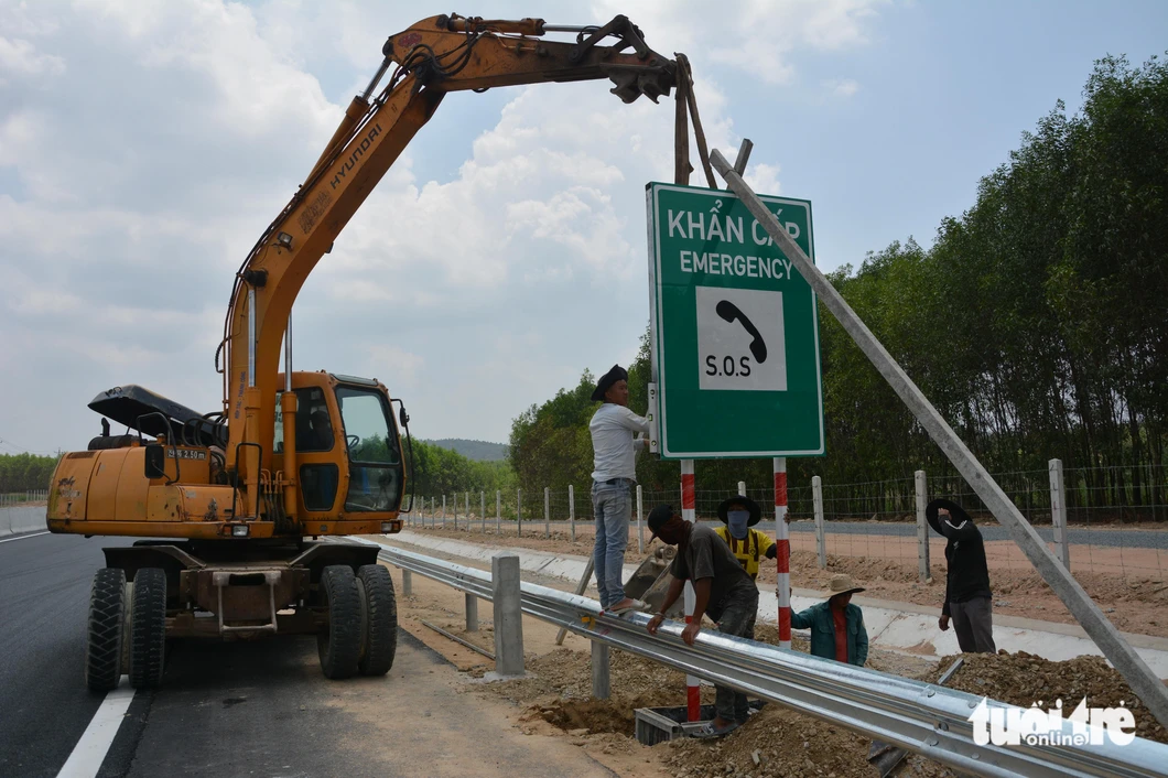 MÁCH BẠN KHI ĐI VÀO CAO TỐC PHAN THIẾT - DẦU GIÂY - Công ty Cổ phần Tập đoàn Đầu tư Địa ốc No Va (Mã CK: NVL)