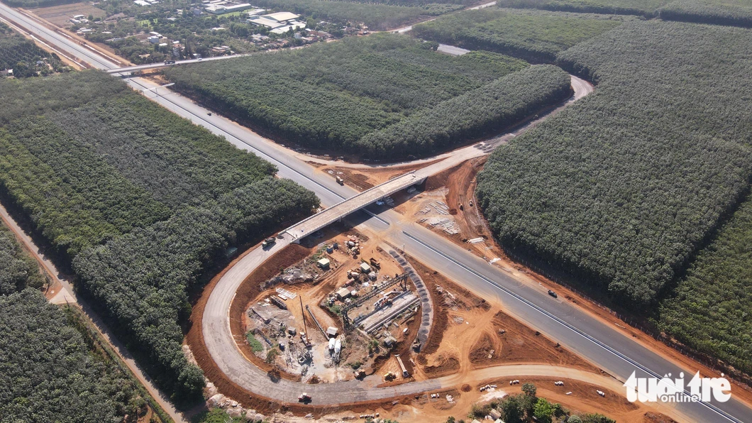 MÁCH BẠN KHI ĐI VÀO CAO TỐC PHAN THIẾT - DẦU GIÂY - Công ty Cổ phần Tập đoàn Đầu tư Địa ốc No Va (Mã CK: NVL)