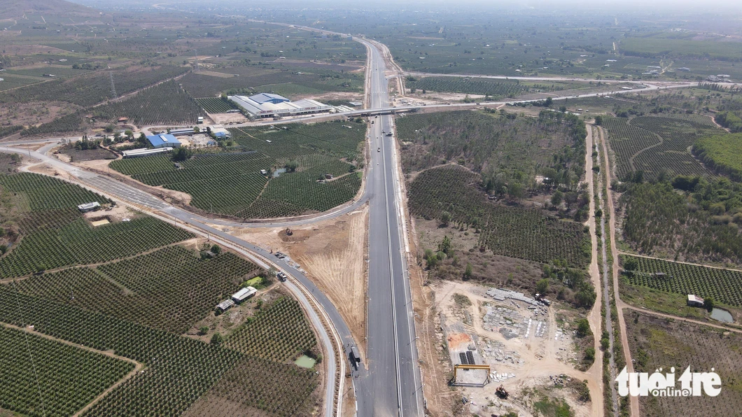 MÁCH BẠN KHI ĐI VÀO CAO TỐC PHAN THIẾT - DẦU GIÂY - Công ty Cổ phần Tập đoàn Đầu tư Địa ốc No Va (Mã CK: NVL)