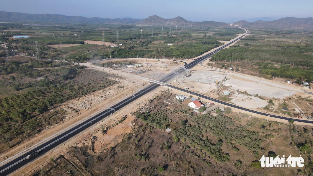 MÁCH BẠN KHI ĐI VÀO CAO TỐC PHAN THIẾT - DẦU GIÂY - Công ty Cổ phần Tập đoàn Đầu tư Địa ốc No Va (Mã CK: NVL)