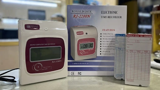 Tổng hợp top 5 máy chấm công thẻ giấy phổ biến nhất 2024