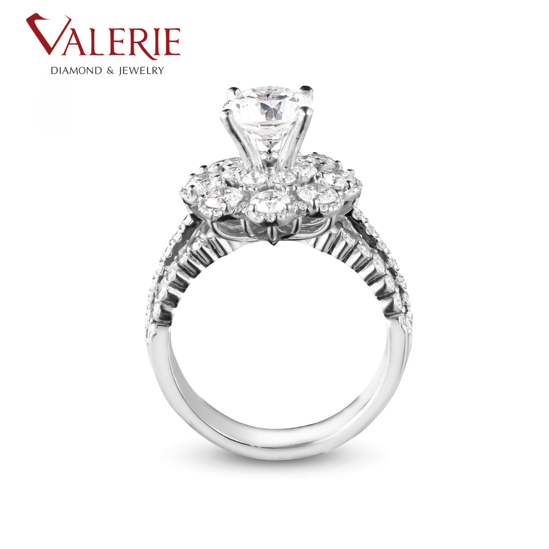 Nhẫn kim cương hoa may mắn Còn hàng