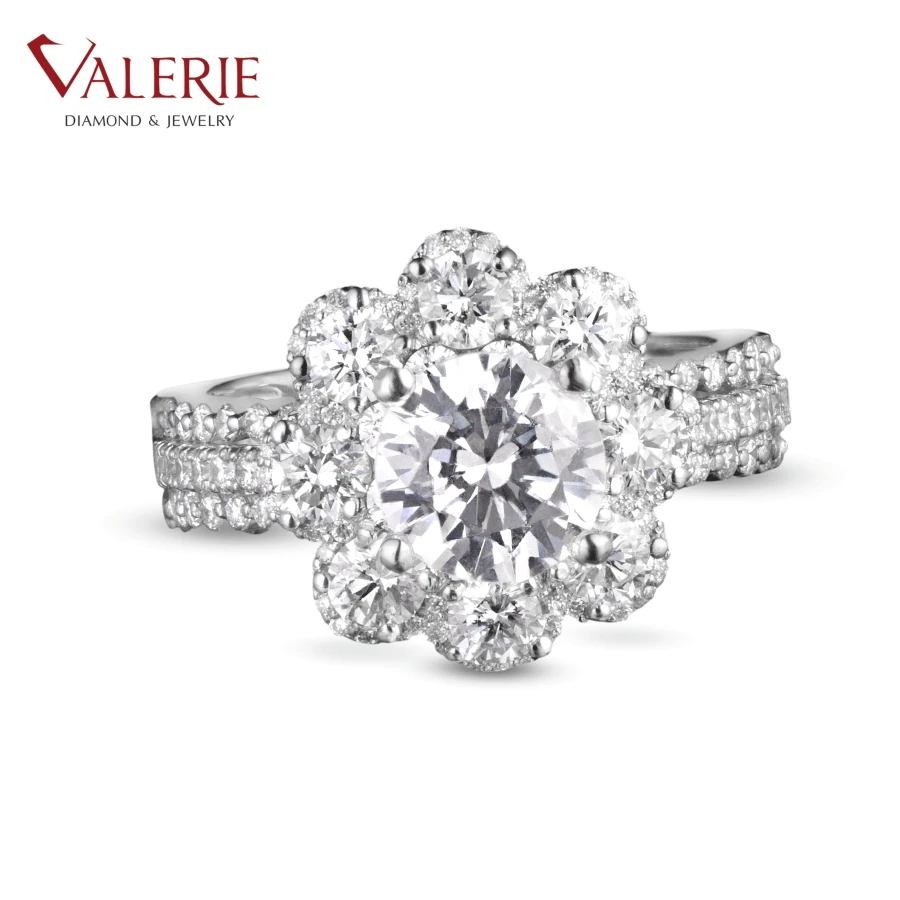 Nhẫn kim cương hoa may mắn Còn hàng