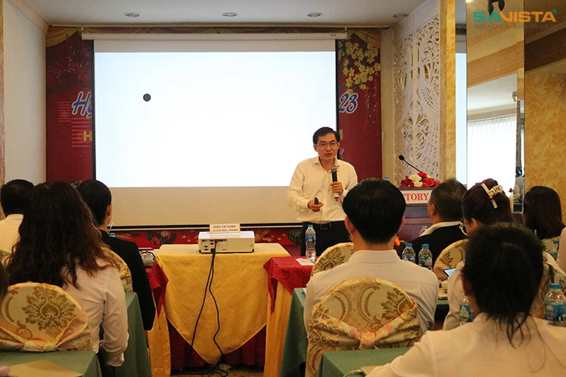 Tờ giấy trắng và bài học về cái nhìn tổng thể