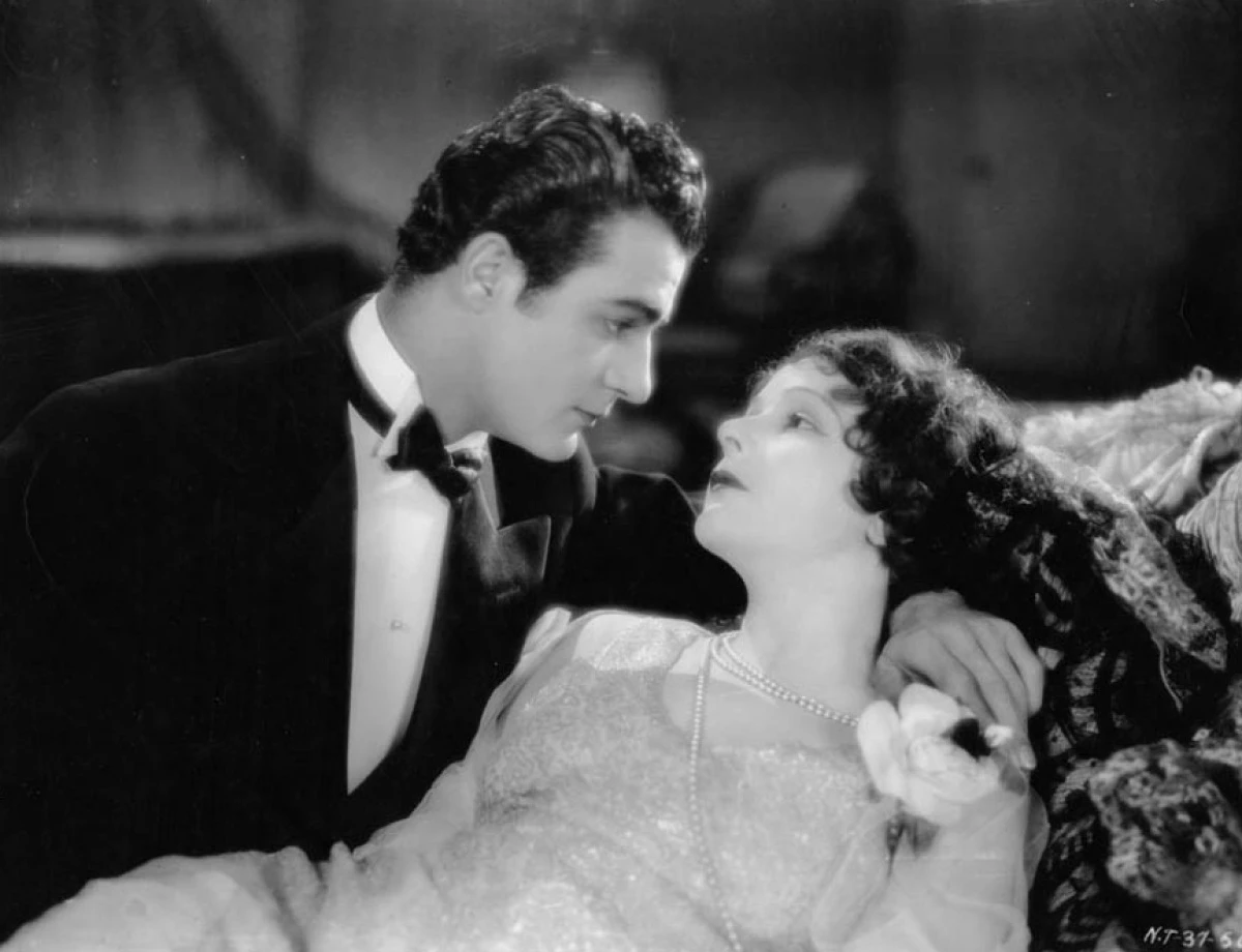 Khám Phá Trà Hoa Nữ Qua Lăng Kính Văn Học