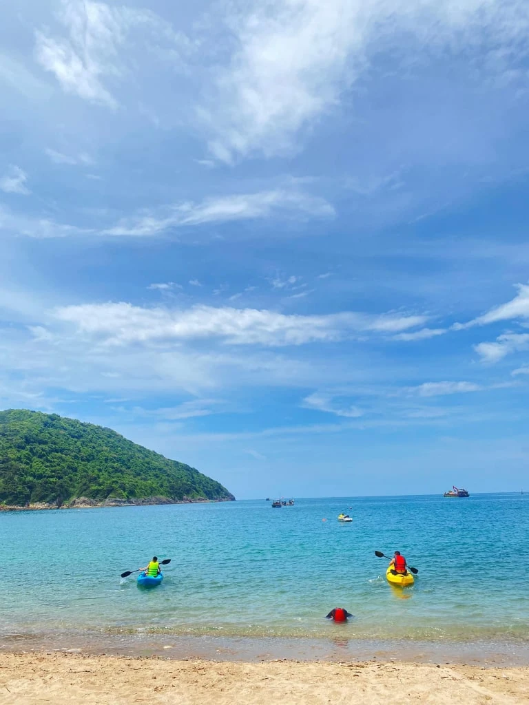 Khám Phá Biển Thanh Hóa và Đảo Hòn Mê Tuyệt Đẹp