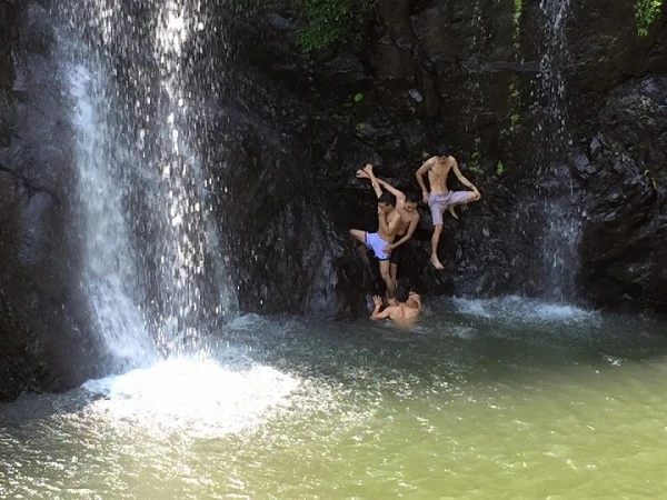 Hòa bình có gì hay mà ai đi cũng không nỡ về ?