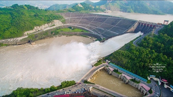 Hòa bình có gì hay mà ai đi cũng không nỡ về ?