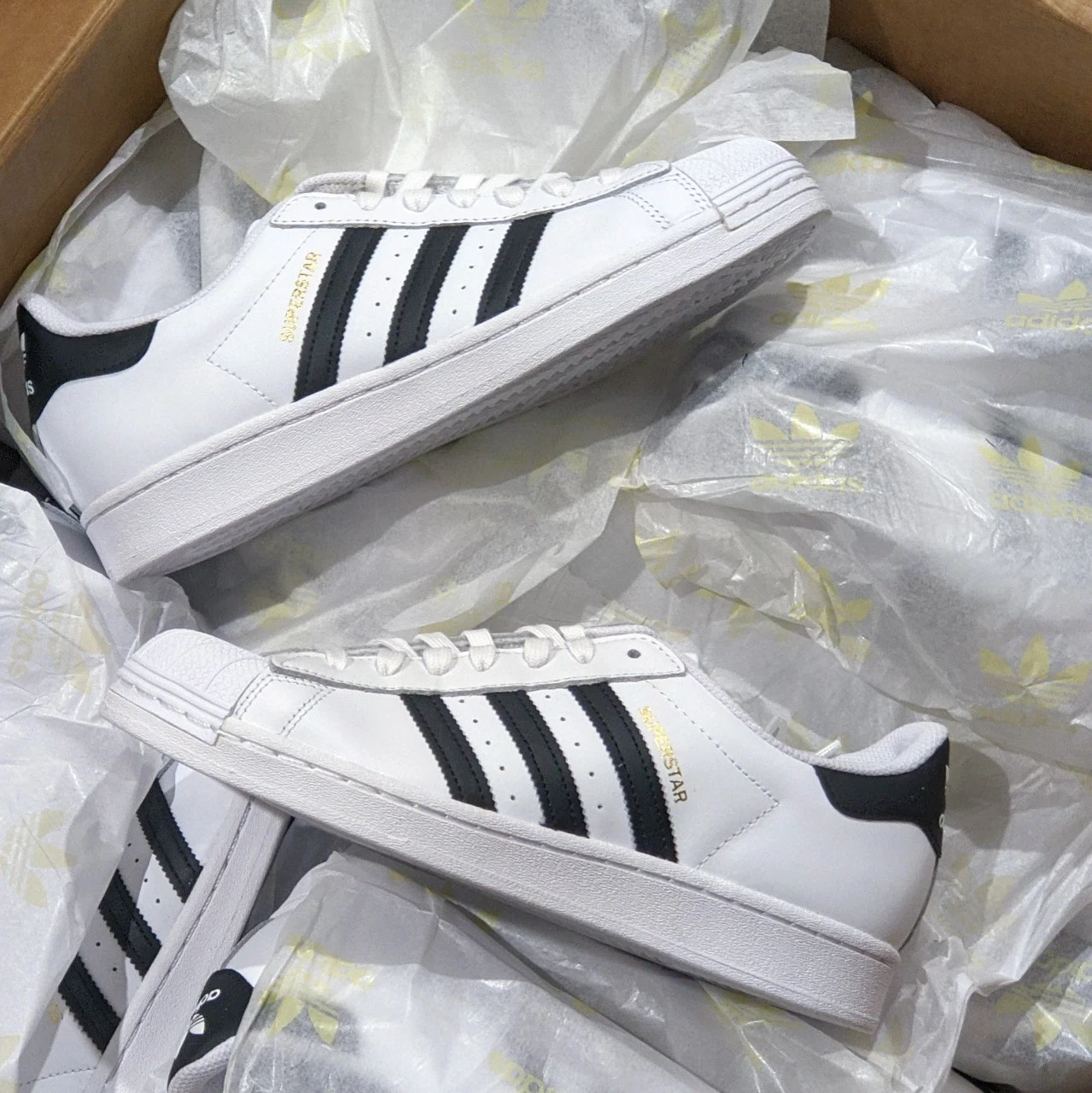 Giày Adidas Superstar chính hãng, SALE 70% | Bounty Sneakers