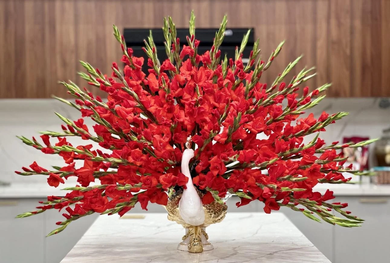 Cách cắm hoa lay ơn bền đẹp, 'bung lụa' tận ngọn đón Tết âm của 8X Hải Phòng