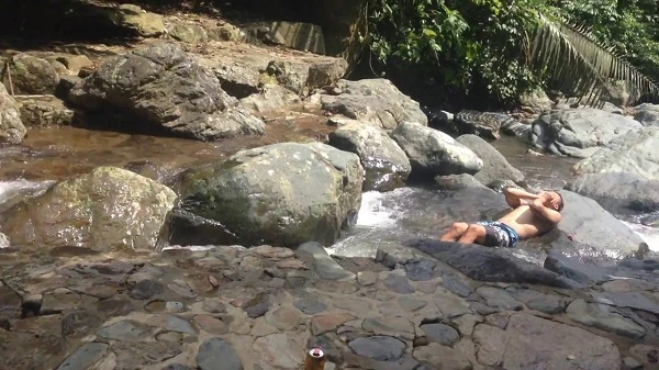 Hòa bình có gì hay mà ai đi cũng không nỡ về ?