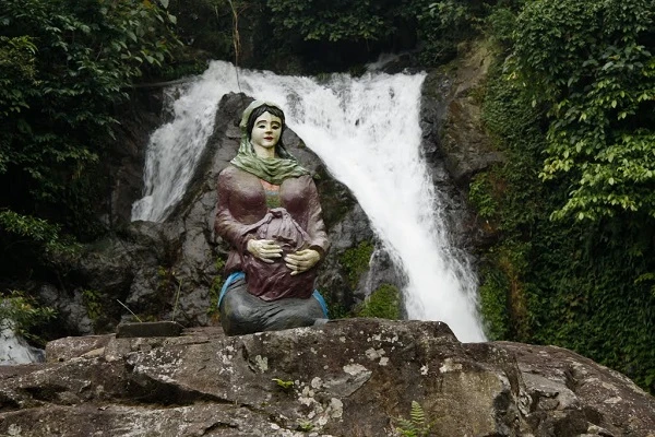 Hòa bình có gì hay mà ai đi cũng không nỡ về ?