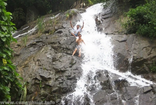 Hòa bình có gì hay mà ai đi cũng không nỡ về ?