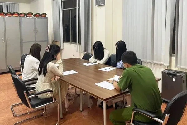 Hoa khôi ngành làm đẹp châu Á tỏa sáng tài năng