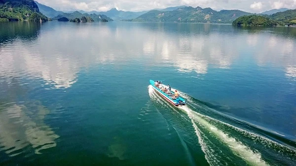 Hòa bình có gì hay mà ai đi cũng không nỡ về ?