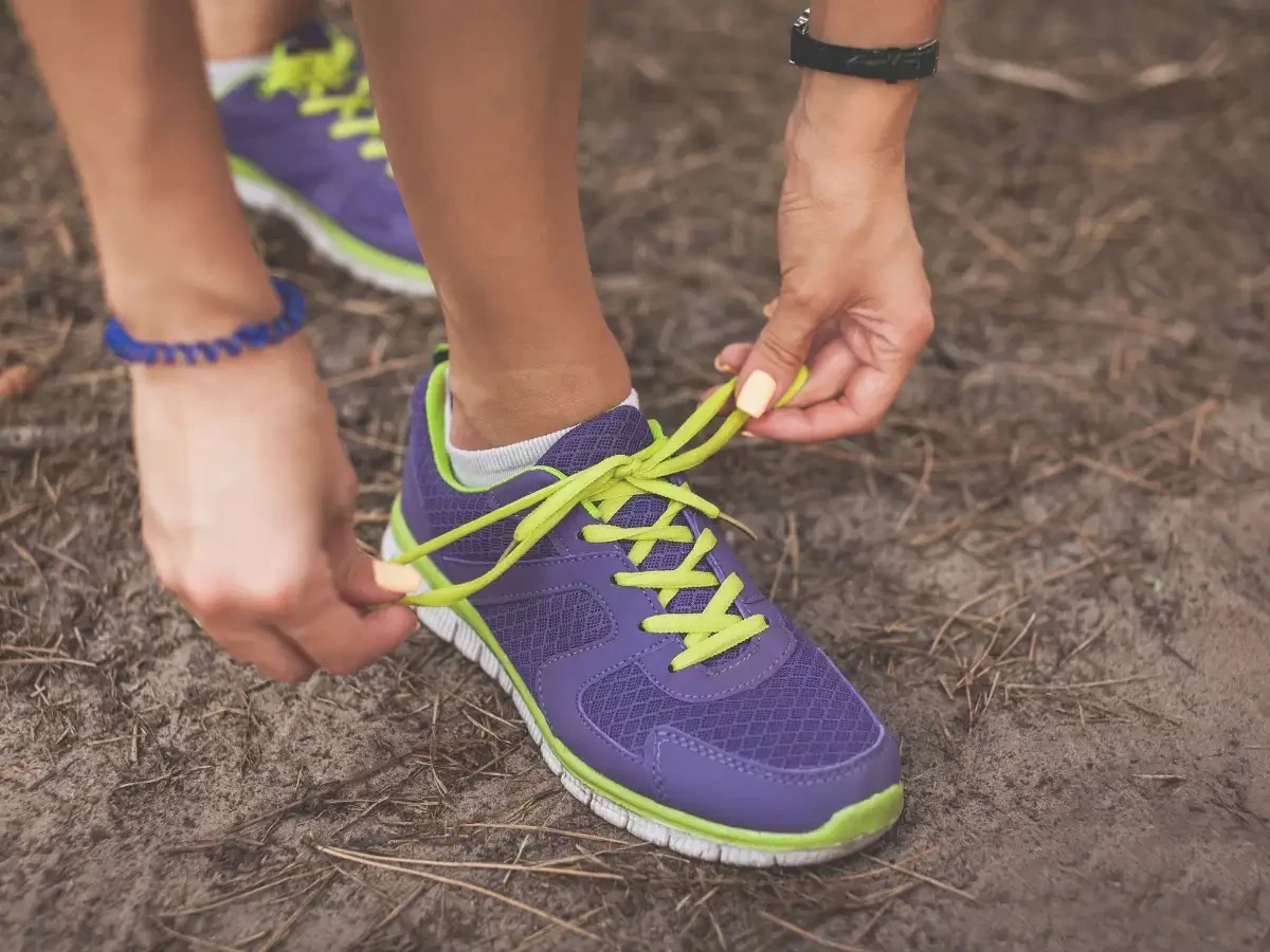 Cách buộc dây giày thể thao đơn giản và hiệu quả