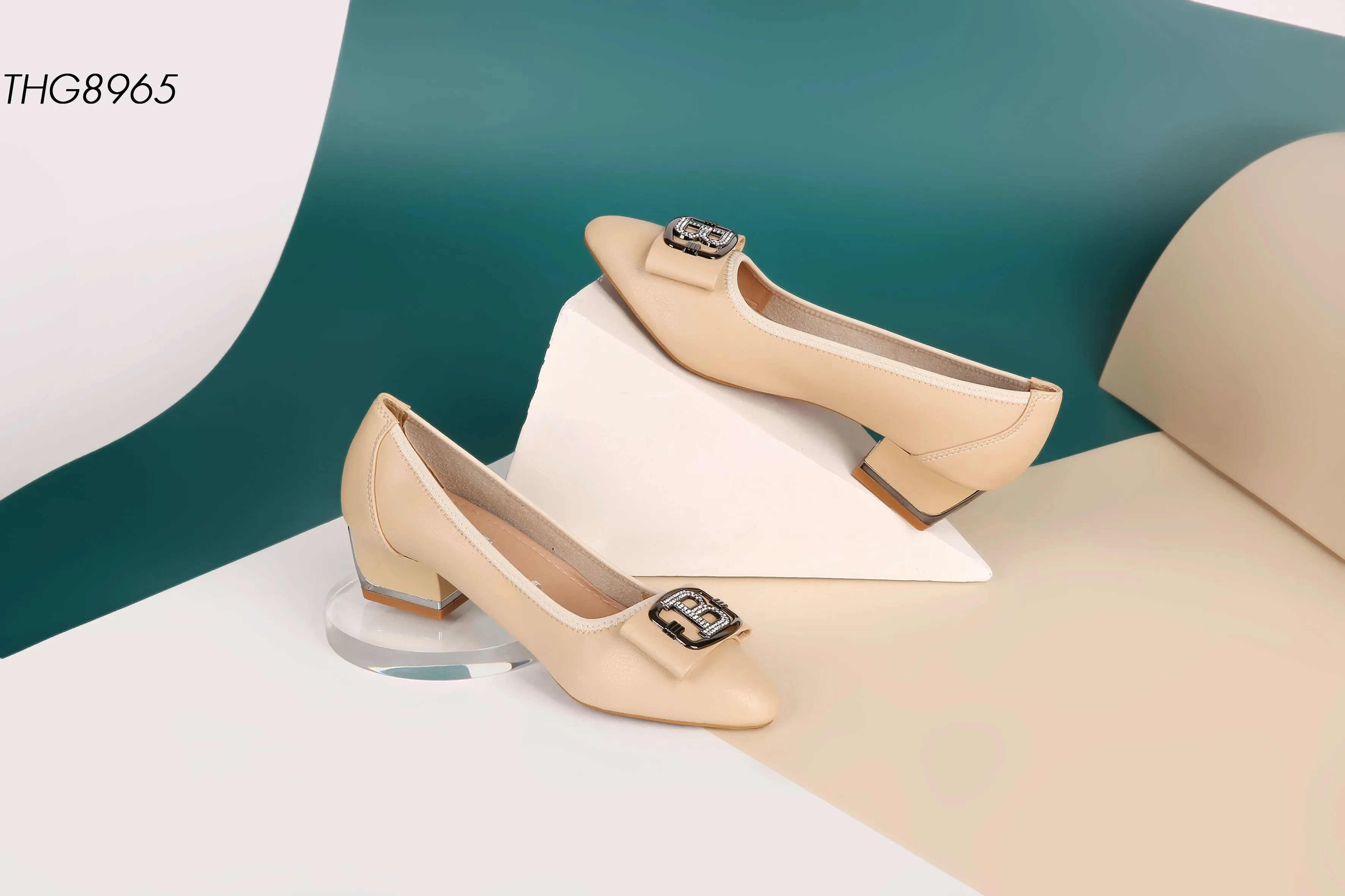 Bàn chân 25cm đi giày size bao nhiêu thì chuẩn?