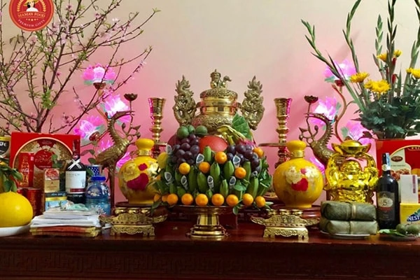 Trang trí quạt giấy đơn giản cho Tết thêm rực rỡ