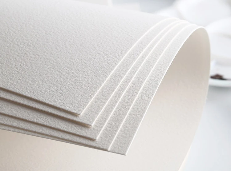 Giấy được làm từ gì và quy trình sản xuất của nó