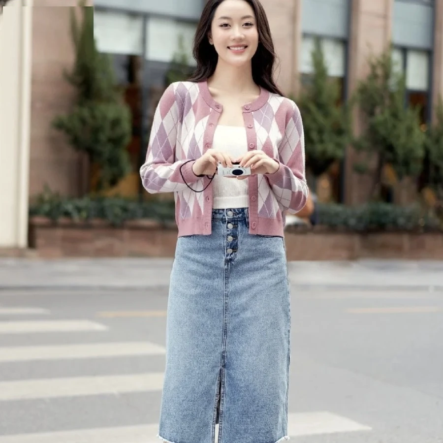 Những Phong Cách Phối Đồ Với Chân Váy Jean Dài HOT Nhất Năm Nay