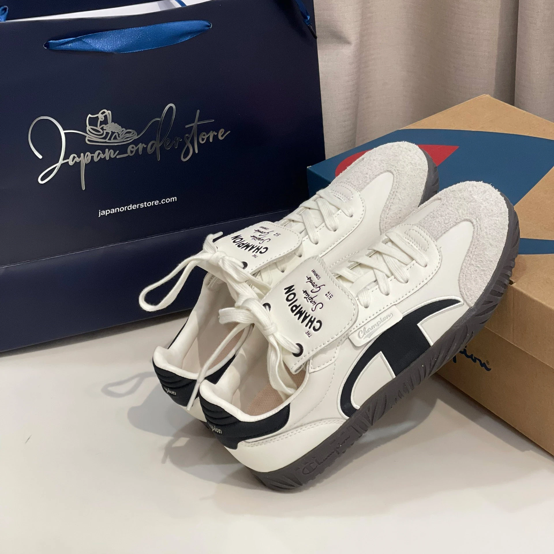 Giày Champion: Đẳng cấp và phong cách nổi bật