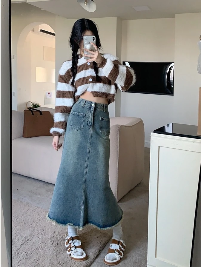 Những Phong Cách Phối Đồ Với Chân Váy Jean Dài HOT Nhất Năm Nay