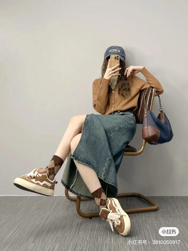 Những Phong Cách Phối Đồ Với Chân Váy Jean Dài HOT Nhất Năm Nay