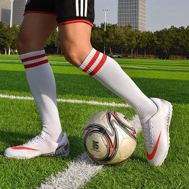 Cách buộc dây giày đá bóng cho hiệu suất tối ưu