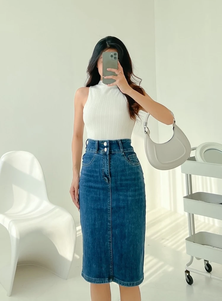 Những Phong Cách Phối Đồ Với Chân Váy Jean Dài HOT Nhất Năm Nay