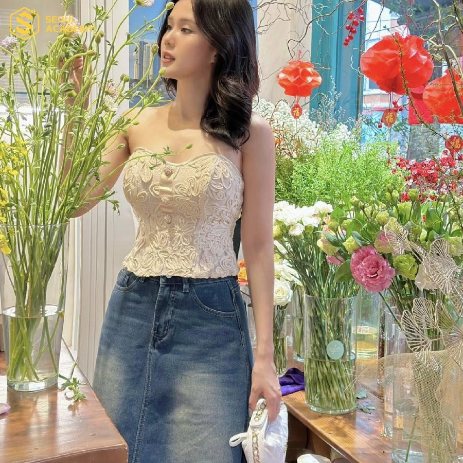 Những Phong Cách Phối Đồ Với Chân Váy Jean Dài HOT Nhất Năm Nay