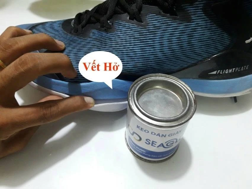 Cách Sửa Giày Rách Tiết Kiệm Chi Phí Hiệu Quả