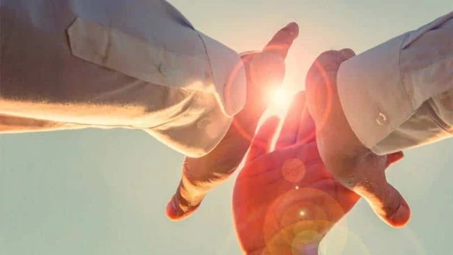 Nghị luận về tình yêu thương trong cuộc sống con người